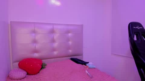 Annie Evans  online show from 02-10-25, 05:19