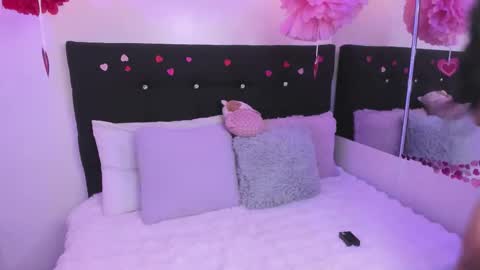 Annie Evans  online show from 02-20-26, 02:41