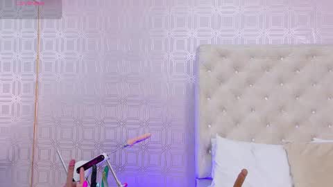 Anniieleonhart online show from 10-07-25, 07:55
