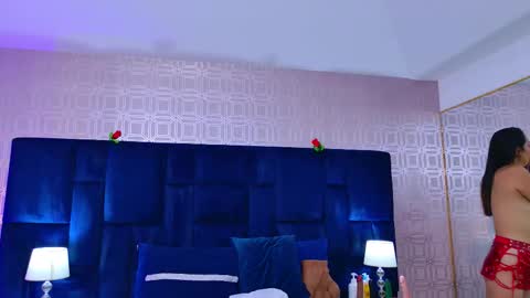 Anniieleonhart online show from 10-15-25, 08:20