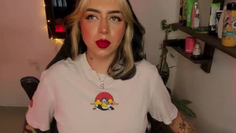 Annika online show from 12-20-25, 01:51