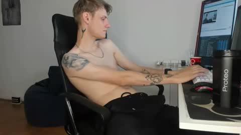 Snapshot of annonimsick chatting on 09-29-25, 01:49 online show from 09-29-25, 01:49