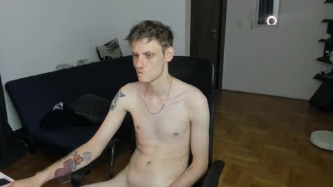 Snapshot of annonimsick chatting on 10-03-25, 02:14 online show from 10-03-25, 02:14