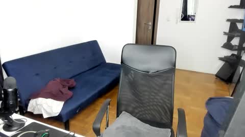 Snapshot of annonimsick chatting on 10-20-25, 03:01 online show from 10-20-25, 03:01