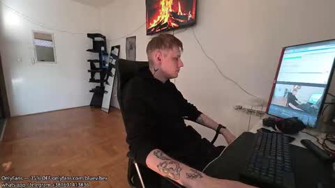 Snapshot of annonimsick chatting on 10-30-25, 08:16 online show from 10-30-25, 08:16