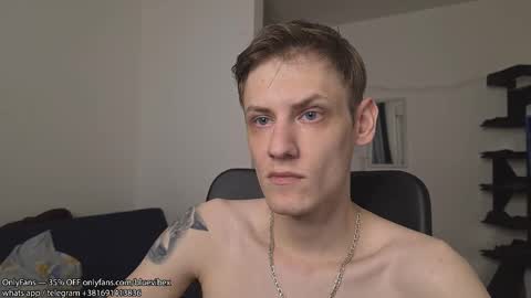 Snapshot of annonimsick chatting on 11-17-25, 01:17 online show from 11-17-25, 01:17