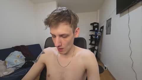 Snapshot of annonimsick chatting on 11-18-25, 12:42 online show from 11-18-25, 12:42