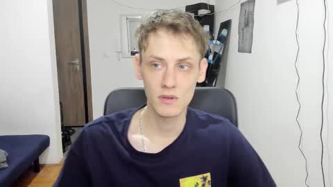 Snapshot of annonimsick chatting on 11-23-25, 05:46 online show from 11-23-25, 05:46