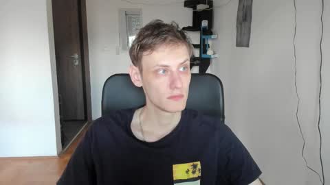 Snapshot of annonimsick chatting on 11-25-25, 02:28 online show from 11-25-25, 02:28