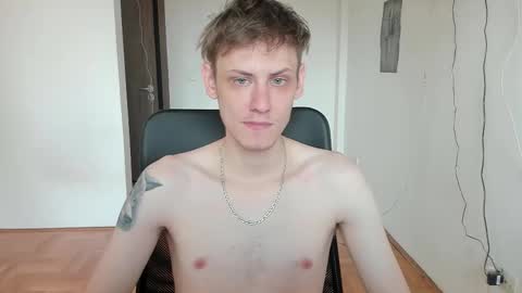 Snapshot of annonimsick chatting on 12-01-25, 01:05 online show from 12-01-25, 01:05