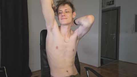 Snapshot of annonimsick chatting on 12-04-25, 12:58 online show from 12-04-25, 12:58