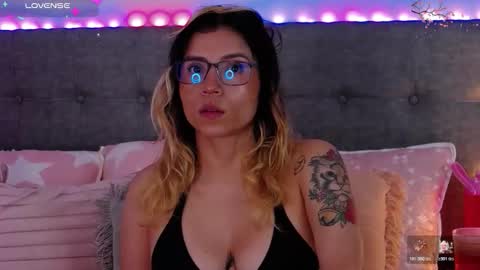 Antonella Lee online show from 12-15-25, 09:08