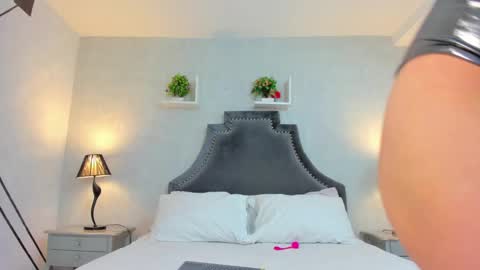 Anntonia Woods  online show from 12-23-24, 01:13