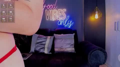 Snapshot of anny_loves chatting on 11-14-25, 06:17 anny_loves online show from 11-14-25, 06:17