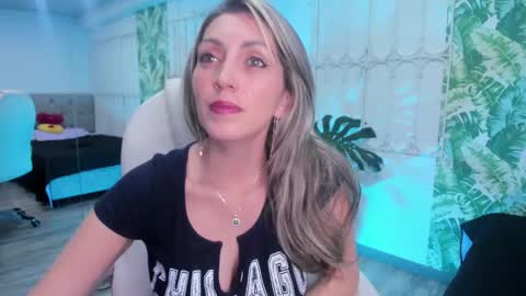 Anny online show from 09-19-25, 12:17