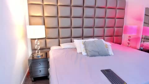 Snapshot of annyhizzle chatting on 01-17-25, 10:01 online show from 01-17-25, 10:01