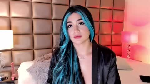 Snapshot of annyhizzle chatting on 02-05-25, 12:53 online show from 02-05-25, 12:53