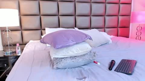 Snapshot of annyhizzle chatting on 02-12-25, 12:58 online show from 02-12-25, 12:58