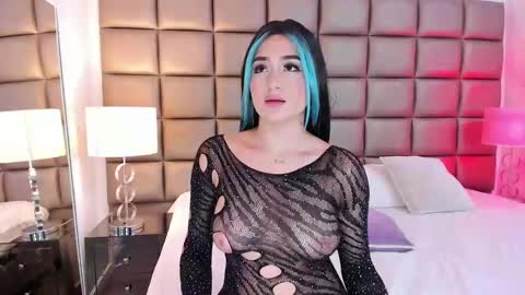 Snapshot of annyhizzle chatting on 02-16-25, 12:30 online show from 02-16-25, 12:30