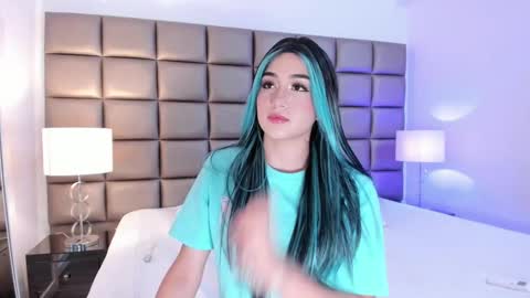 Snapshot of annyhizzle chatting on 02-16-25, 09:38 online show from 02-16-25, 09:38