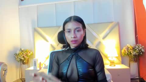 Snapshot of annylittle_ chatting on 10-24-25, 04:20 LittleSunny My schedule 1400 - 2200 GMT -5 online show from 10-24-25, 04:20