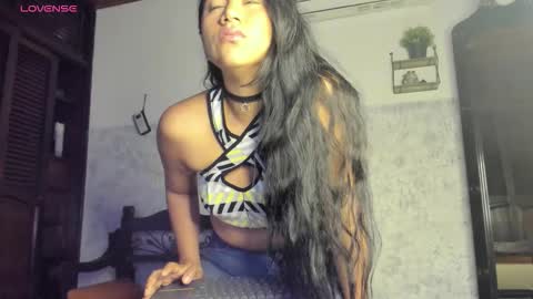 Snapshot of annyrouse222 chatting on 10-23-25, 01:32 dani online show from 10-23-25, 01:32