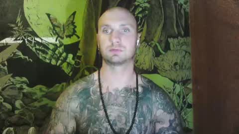 Snapshot of anotnio95 chatting on 02-19-25, 12:25 maicol online show from 02-19-25, 12:25