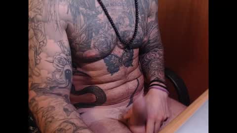 Snapshot of anotnio95 chatting on 10-30-25, 05:24 maicol online show from 10-30-25, 05:24