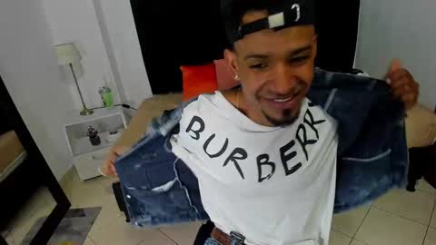 Snapshot of anthoy_wayans chatting on 12-07-24, 01:58       online show from 12-07-24, 01:58