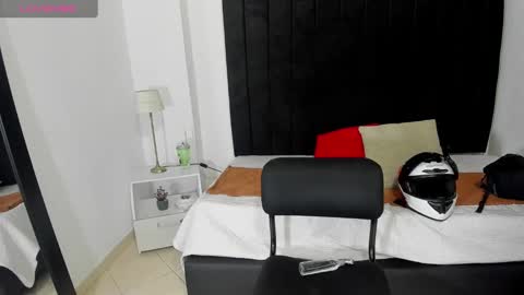 Snapshot of anthoy_wayans chatting on 12-11-24, 03:02       online show from 12-11-24, 03:02