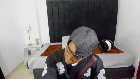 Snapshot of anthoy_wayans chatting on 01-11-25, 06:54       online show from 01-11-25, 06:54