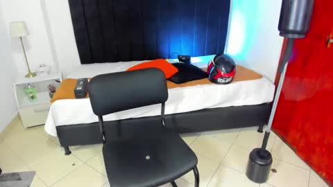 Snapshot of anthoy_wayans chatting on 01-25-25, 02:04       online show from 01-25-25, 02:04