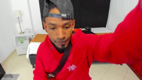 Snapshot of anthoy_wayans chatting on 01-25-25, 08:10       online show from 01-25-25, 08:10