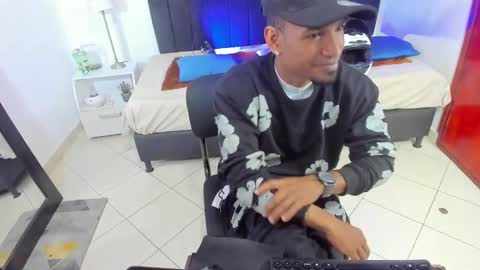 Snapshot of anthoy_wayans chatting on 02-13-25, 12:24       online show from 02-13-25, 12:24