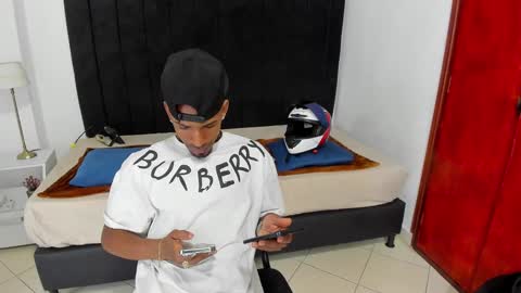 Snapshot of anthoy_wayans chatting on 02-14-25, 12:09       online show from 02-14-25, 12:09