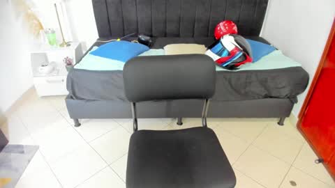 Snapshot of anthoy_wayans chatting on 02-15-25, 08:33       online show from 02-15-25, 08:33