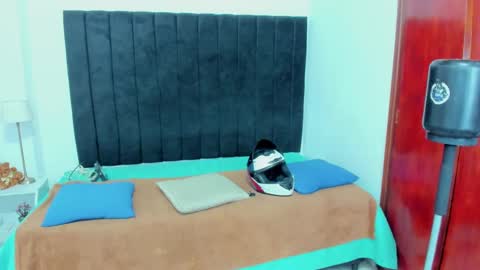 Snapshot of anthoy_wayans chatting on 02-27-25, 12:32       online show from 02-27-25, 12:32