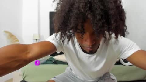 Snapshot of anthoy_wayans chatting on 03-01-25, 12:39       online show from 03-01-25, 12:39