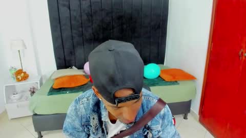 Snapshot of anthoy_wayans chatting on 03-08-25, 12:00       online show from 03-08-25, 12:00