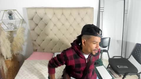 Snapshot of anthoy_wayans chatting on 09-27-25, 02:05       online show from 09-27-25, 02:05