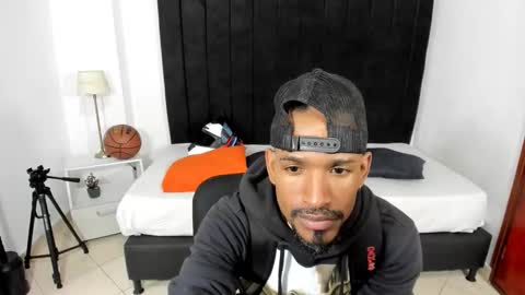 Snapshot of anthoy_wayans chatting on 10-01-25, 01:00       online show from 10-01-25, 01:00