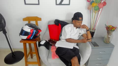 Snapshot of anthoy_wayans chatting on 10-08-25, 01:47       online show from 10-08-25, 01:47