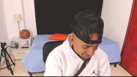 Snapshot of anthoy_wayans chatting on 10-11-25, 12:32       online show from 10-11-25, 12:32