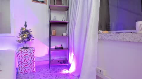 Snapshot of antonelabella chatting on 12-17-24, 12:23 Antonela online show from 12-17-24, 12:23