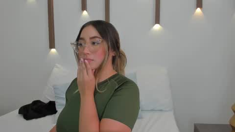 A N T O N E L L A  online show from 01-21-25, 02:59