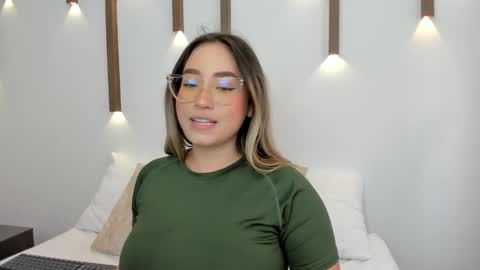 A N T O N E L L A  online show from 01-31-25, 06:14