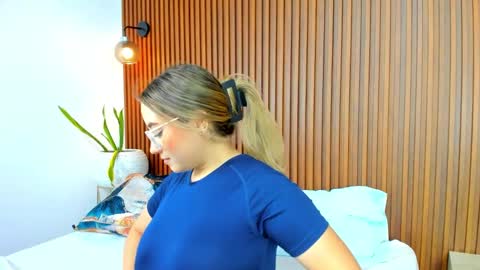 A N T O N E L L A  online show from 03-11-25, 12:11