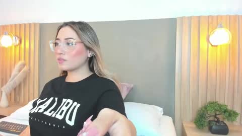 A N T O N E L L A  online show from 03-12-25, 12:57