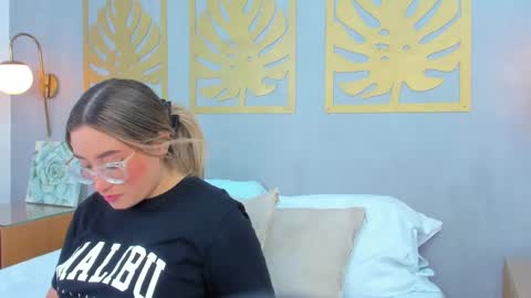 A N T O N E L L A  online show from 03-12-25, 07:28