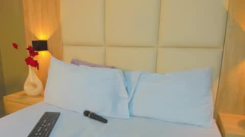 A N T O N E L L A  online show from 03-12-26, 12:22